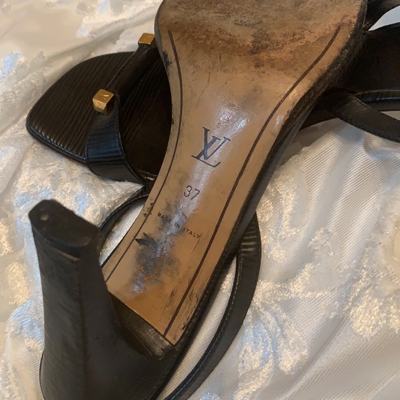 Louis Vuitton Epi Strappy Heels. Still in good shape - Picture 4 of 7